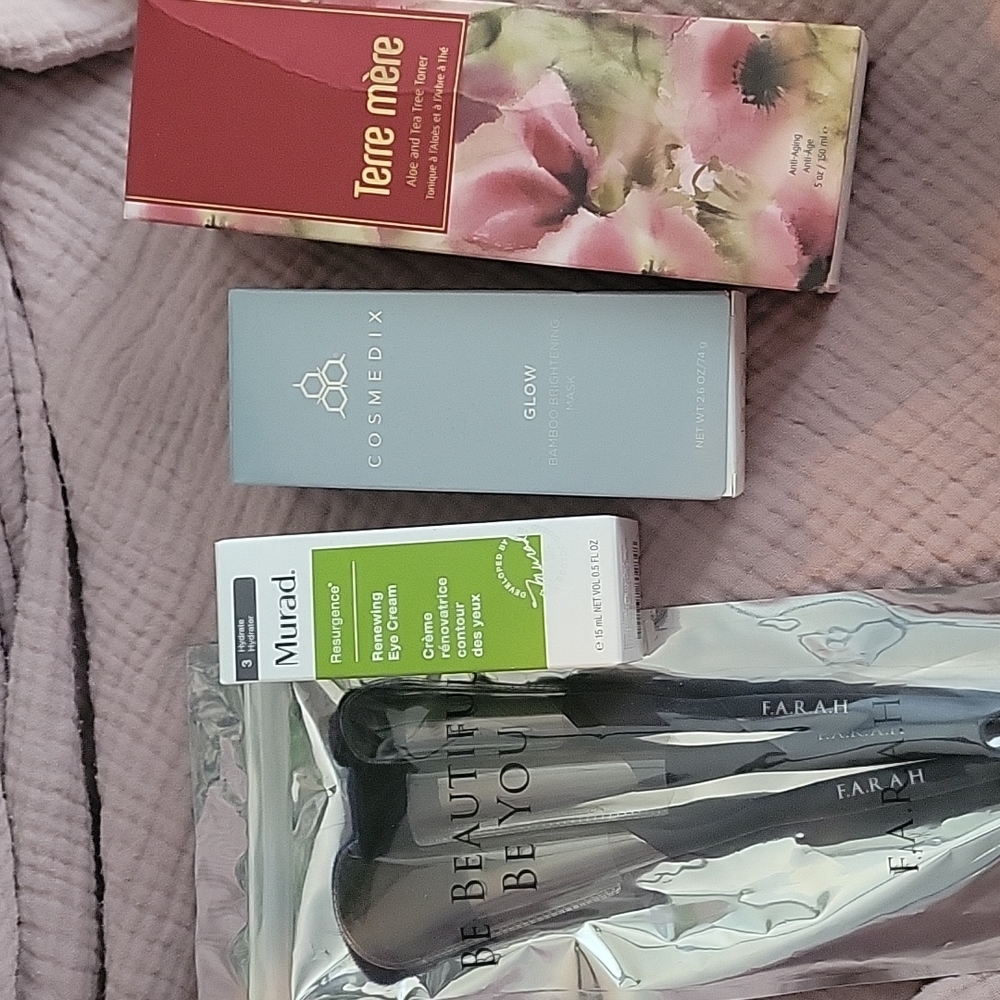 Eye cream, brushes, toner and face mask bundle